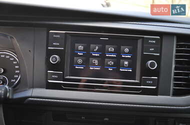 Вантажний фургон Volkswagen Transporter 2021 в 