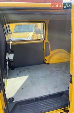 Грузовой фургон Volkswagen Transporter 2011 в 