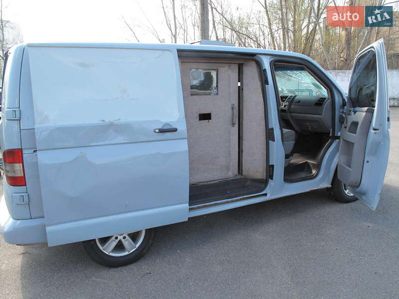 Вантажопасажирський фургон Volkswagen Transporter 2004 в Києві