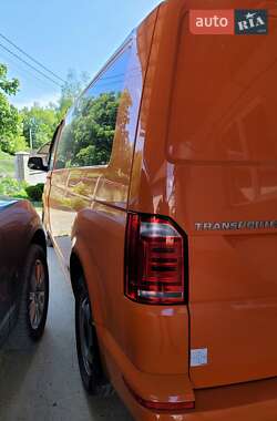 Минивэн Volkswagen Transporter 2017 в 