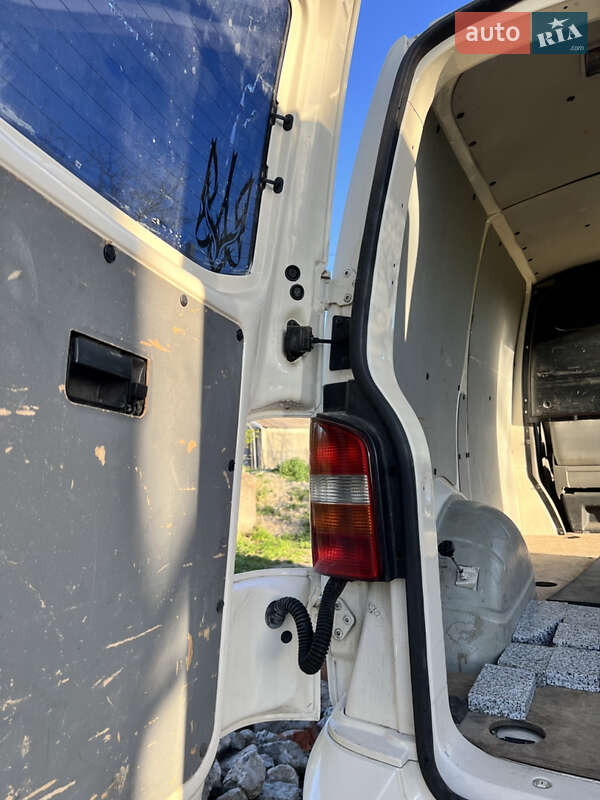 Грузовой фургон Volkswagen Transporter 2006 в Подольске