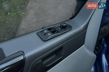 Мінівен Volkswagen Transporter 2012 в 