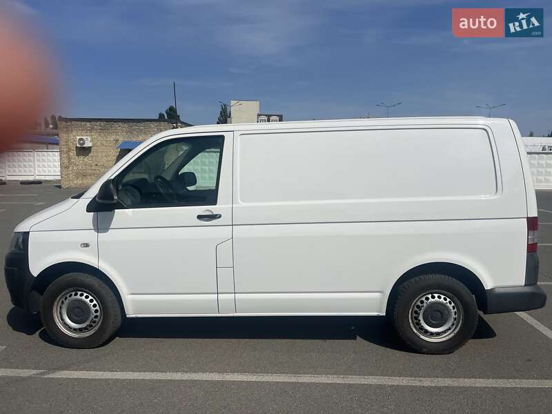 Грузовой фургон Volkswagen Transporter 2015 в 