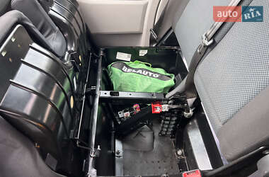 Минивэн Volkswagen Transporter 2015 в 