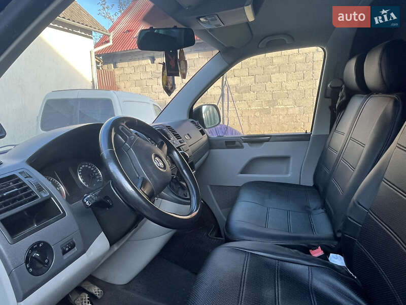Вантажний фургон Volkswagen Transporter 2011 в Виноградові