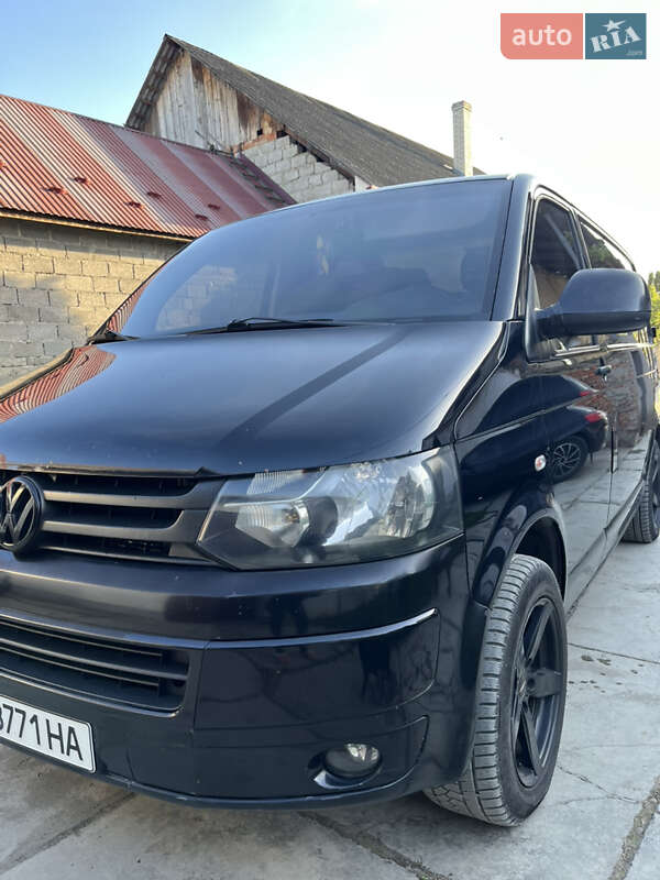 Вантажний фургон Volkswagen Transporter 2011 в Виноградові