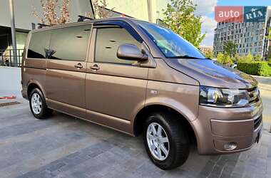 Минивэн Volkswagen Transporter 2010 в 