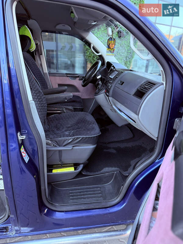 Минивэн Volkswagen Transporter 2009 в Черновцах