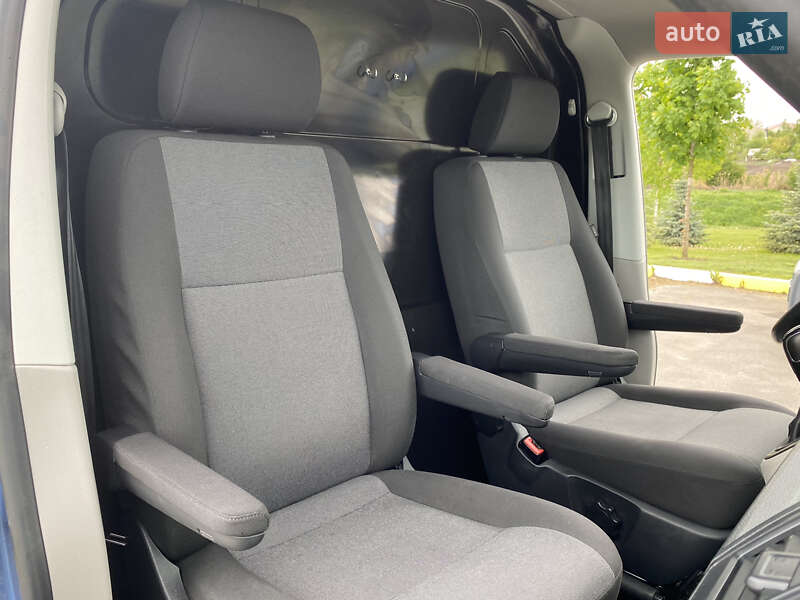 Грузовой фургон Volkswagen Transporter 2017 в Ирпене