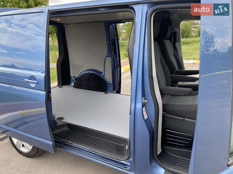 Грузовой фургон Volkswagen Transporter 2017 в Ирпене