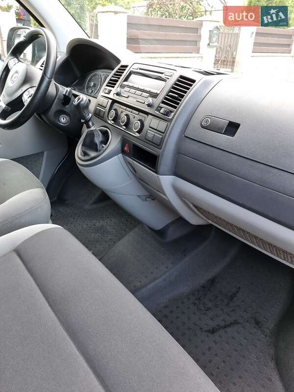 Грузовой фургон Volkswagen Transporter 2015 в Ивано-Франковске