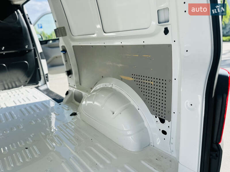 Вантажний фургон Volkswagen Transporter 2017 в Рівному