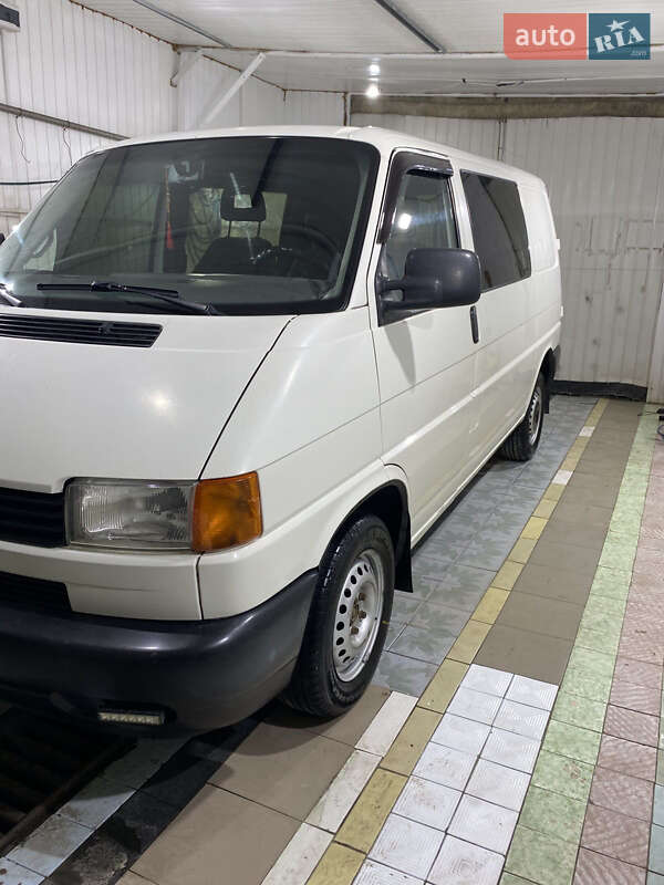Минивэн Volkswagen Transporter 2001 в Косове