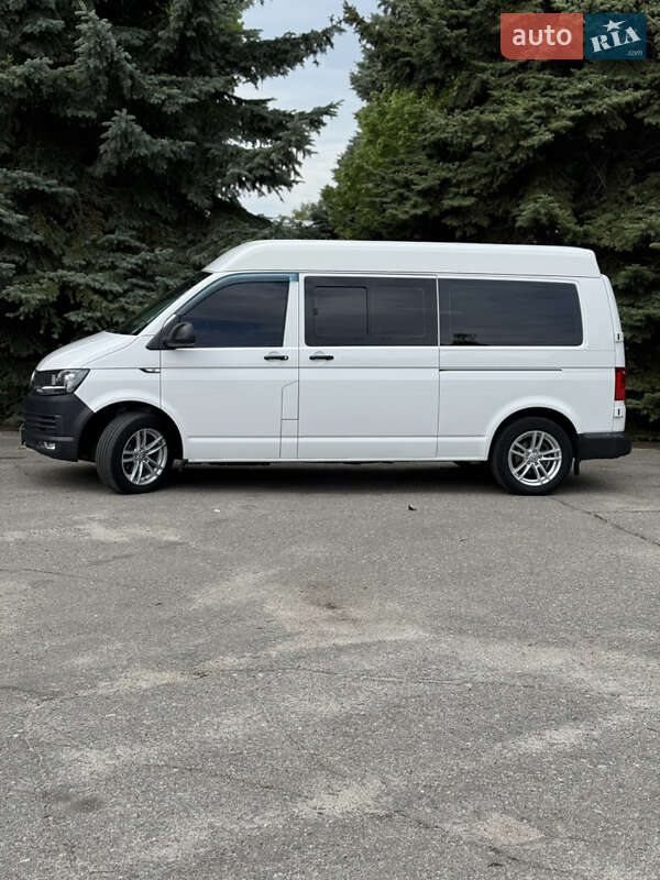 Минивэн Volkswagen Transporter 2016 в Краснограде