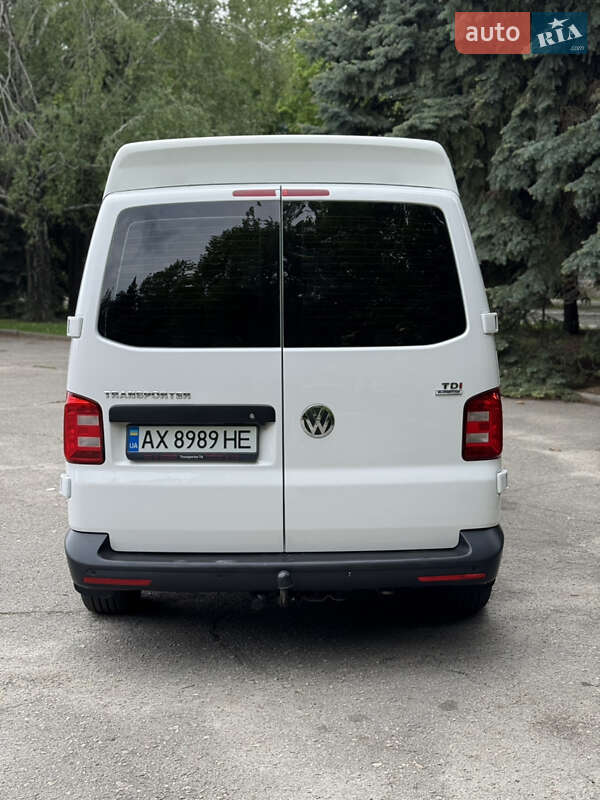 Минивэн Volkswagen Transporter 2016 в Краснограде
