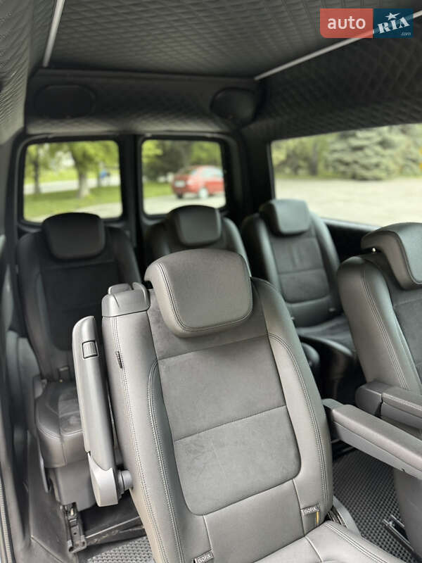 Минивэн Volkswagen Transporter 2016 в Краснограде