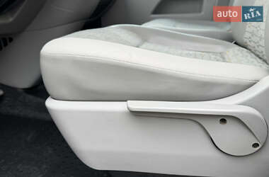 Мінівен Volkswagen Transporter 2013 в 