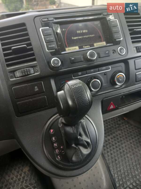 Грузовой фургон Volkswagen Transporter 2012 в Ужгороде