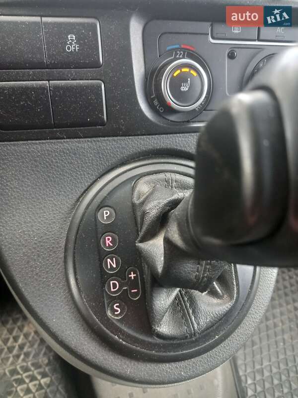 Грузовой фургон Volkswagen Transporter 2012 в Ужгороде