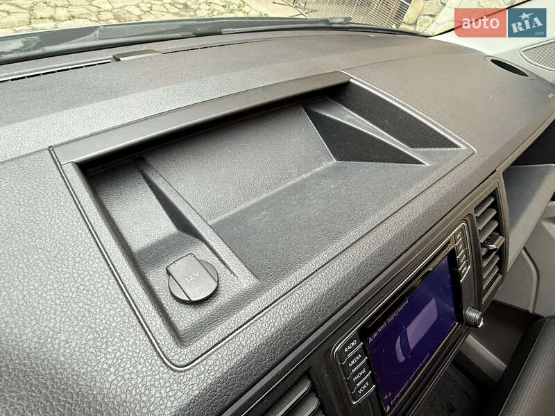 Вантажний фургон Volkswagen Transporter 2019 в Тячеві