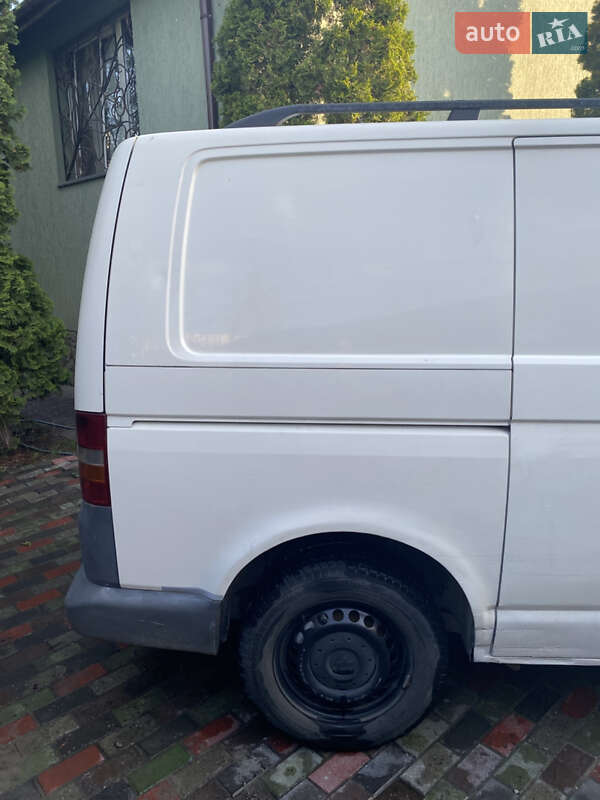 Вантажний фургон Volkswagen Transporter 2006 в Києві