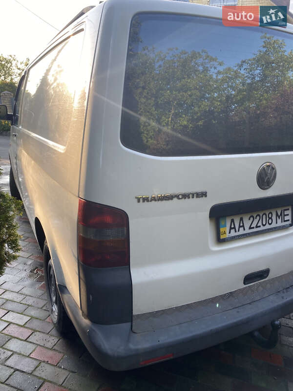 Вантажний фургон Volkswagen Transporter 2006 в Києві