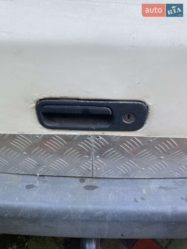 Вантажний фургон Volkswagen Transporter 2006 в Києві
