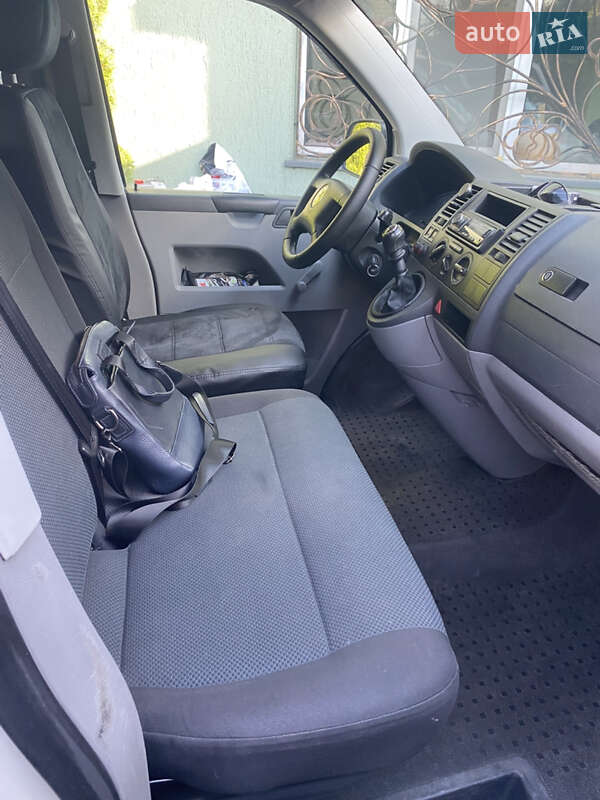 Вантажний фургон Volkswagen Transporter 2006 в Києві