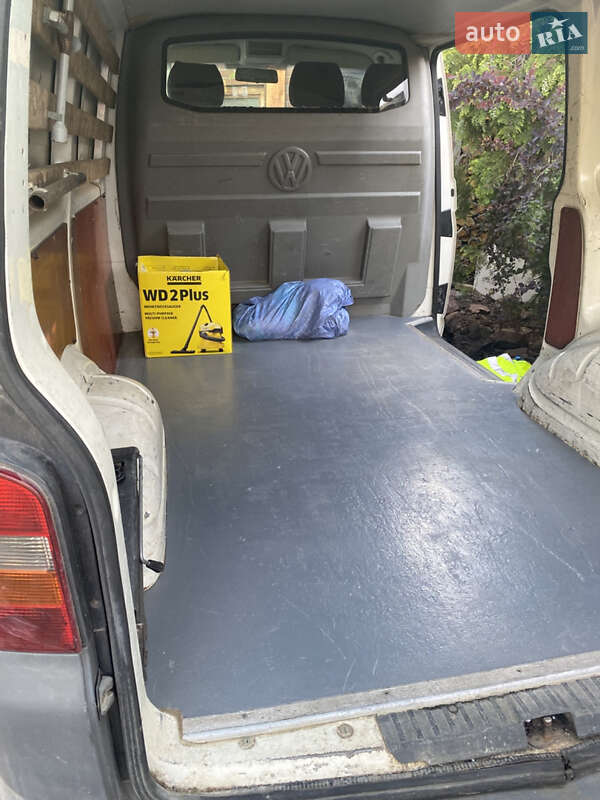 Вантажний фургон Volkswagen Transporter 2006 в Києві