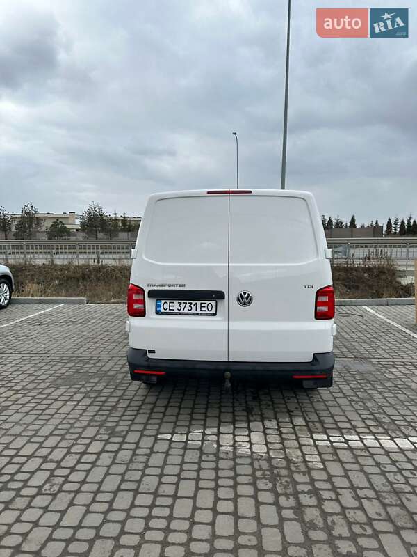Вантажний фургон Volkswagen Transporter 2017 в Новодністровську