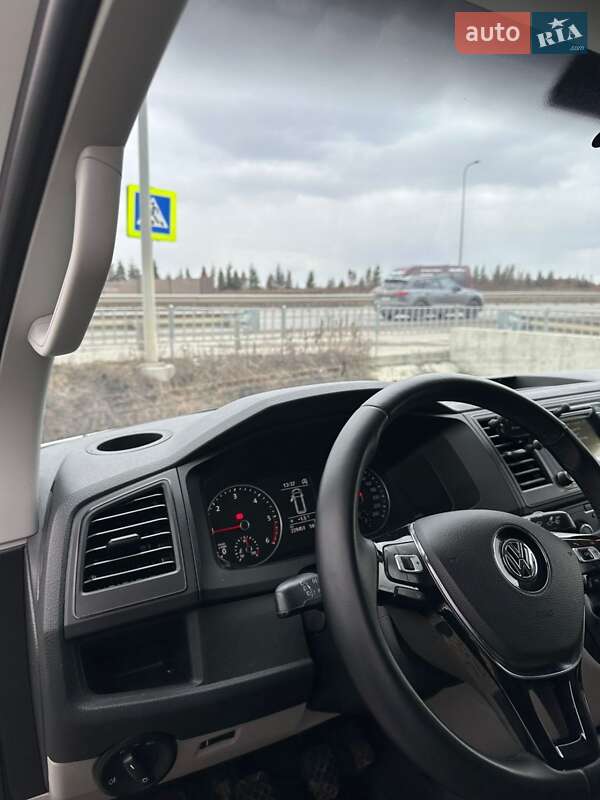 Вантажний фургон Volkswagen Transporter 2017 в Новодністровську