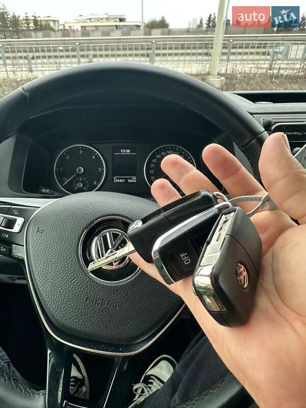 Вантажний фургон Volkswagen Transporter 2017 в Новодністровську