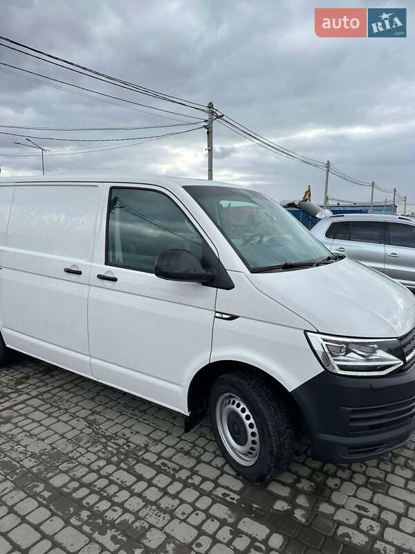 Вантажний фургон Volkswagen Transporter 2017 в Новодністровську