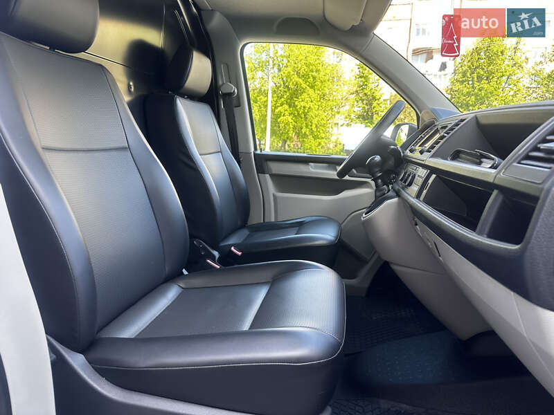 Вантажний фургон Volkswagen Transporter 2018 в Дубні