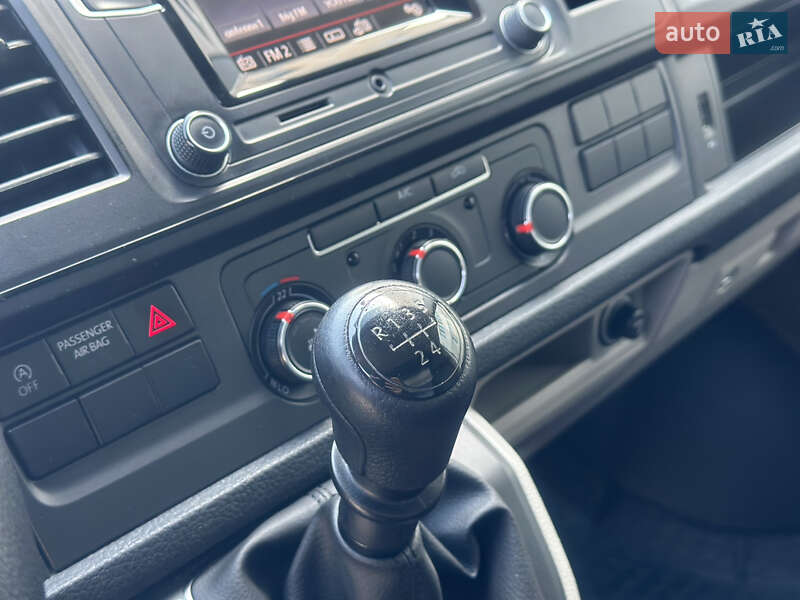 Вантажний фургон Volkswagen Transporter 2018 в Дубні