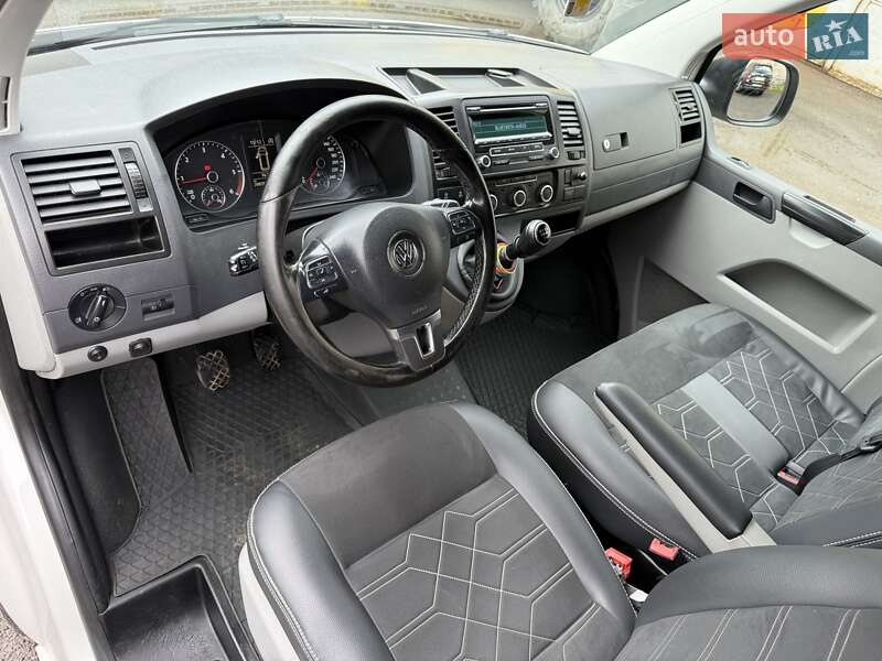 Мінівен Volkswagen Transporter 2014 в Тячеві