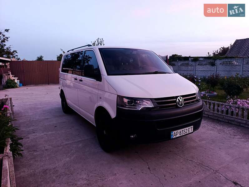 Вантажопасажирський фургон Volkswagen Transporter 2010 в Запоріжжі