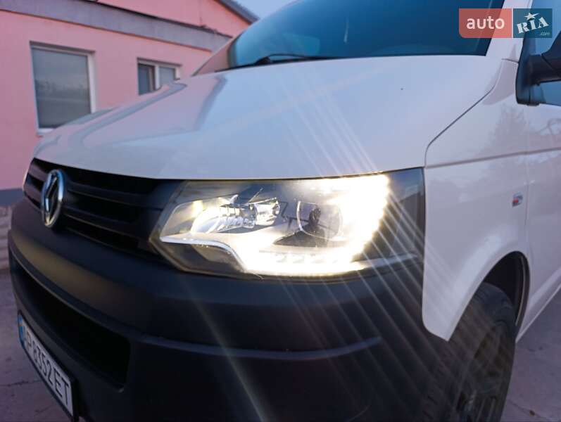 Вантажопасажирський фургон Volkswagen Transporter 2010 в Запоріжжі