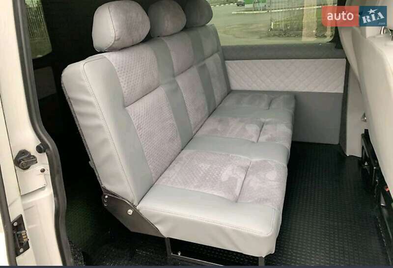 Вантажопасажирський фургон Volkswagen Transporter 2010 в Запоріжжі