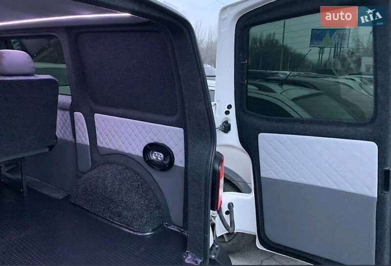 Вантажопасажирський фургон Volkswagen Transporter 2010 в Запоріжжі