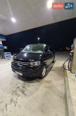 Минивэн Volkswagen Transporter 2010 в 