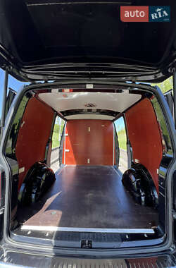 Грузовой фургон Volkswagen Transporter 2015 в 