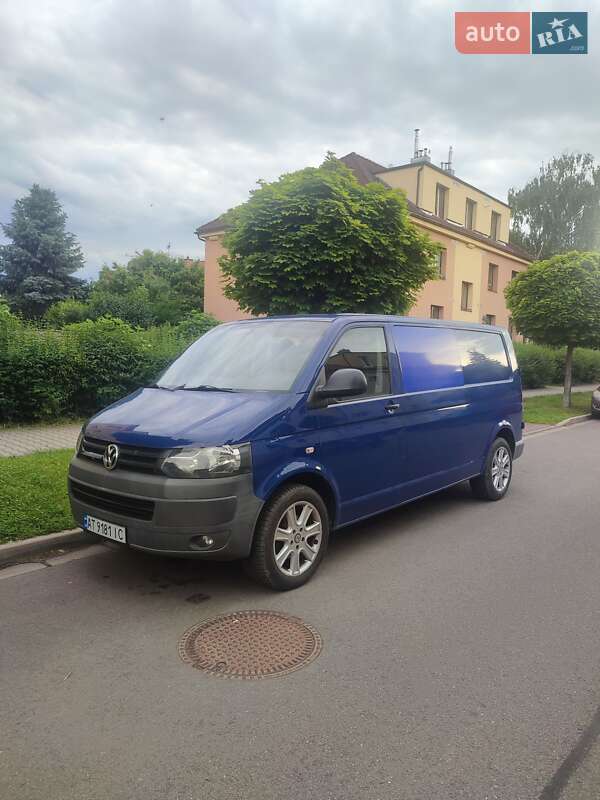 Грузовой фургон Volkswagen Transporter 2010 в 