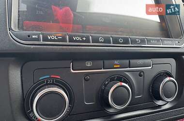 Грузовой фургон Volkswagen Transporter 2011 в 