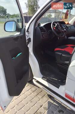 Минивэн Volkswagen Transporter 2015 в 