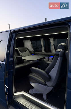 Минивэн Volkswagen Transporter 2017 в 