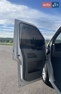 Грузовой фургон Volkswagen Transporter 2012 в 