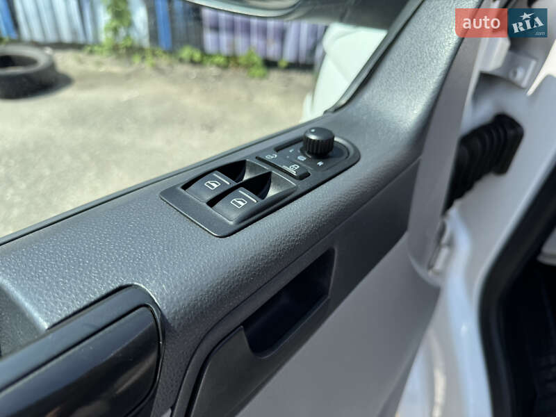 Вантажний фургон Volkswagen Transporter 2013 в Києві фото 16 Вантажний фургон Volkswagen Transporter 2013 в Києві