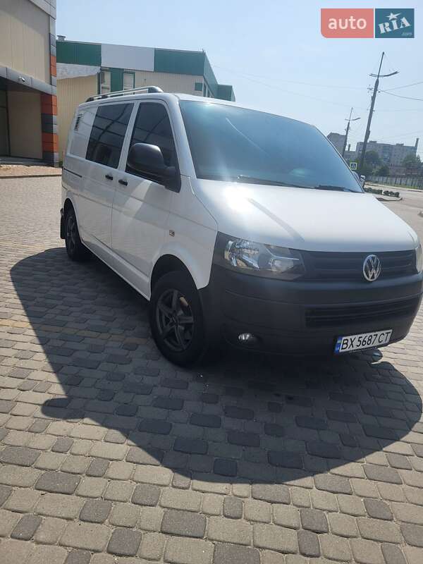 Грузопассажирский фургон Volkswagen Transporter 2015 в Хмельницком