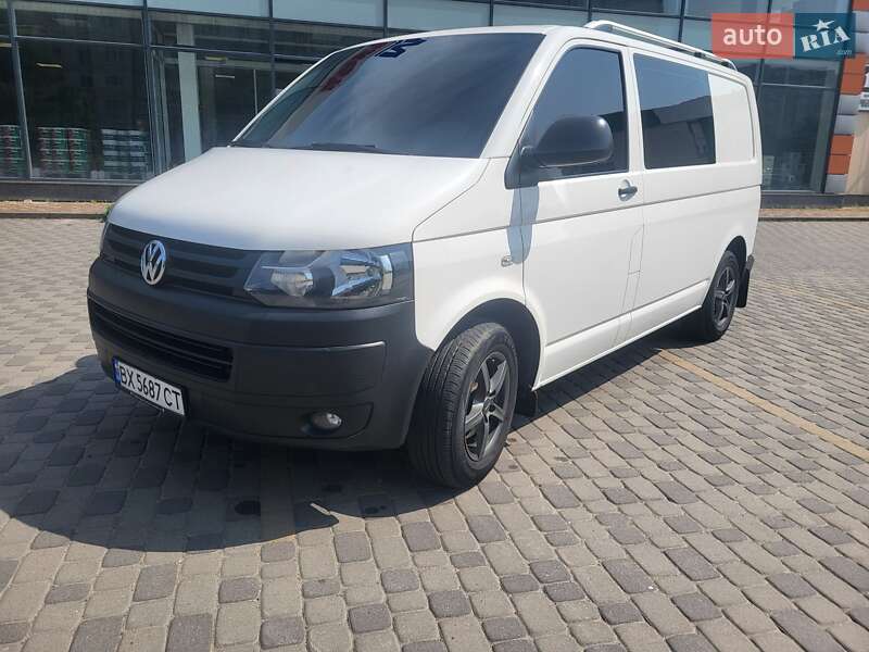 Грузопассажирский фургон Volkswagen Transporter 2015 в Хмельницком
